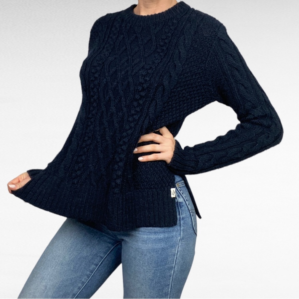 Abercrombie & Fitch | Navy Blue Crew Neck High-Low  Cable Knit Pullover Sweater